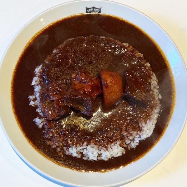 カレー好きよ、集まれ!名店ボンベイの靴下誕⽣!